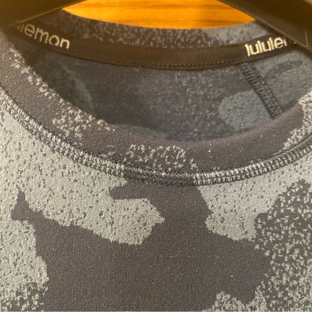 LULULEMON Blue Camo It's Rulu Run Fleece Long Sleeve Shirt Women's Size 4 - Picture 6 of 13